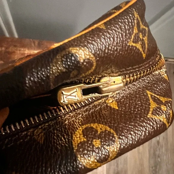 Louis Vuitton Brown Monogram Vintage Crossbody Bag - Picture 6 of 16